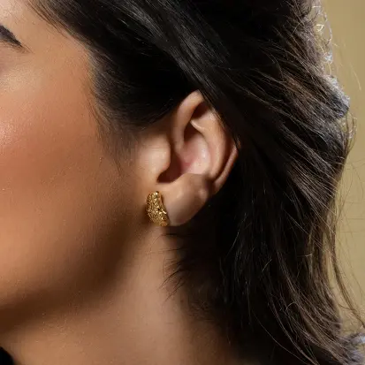 Brinco Texturizado Orgânico Banhado a Ouro 18K