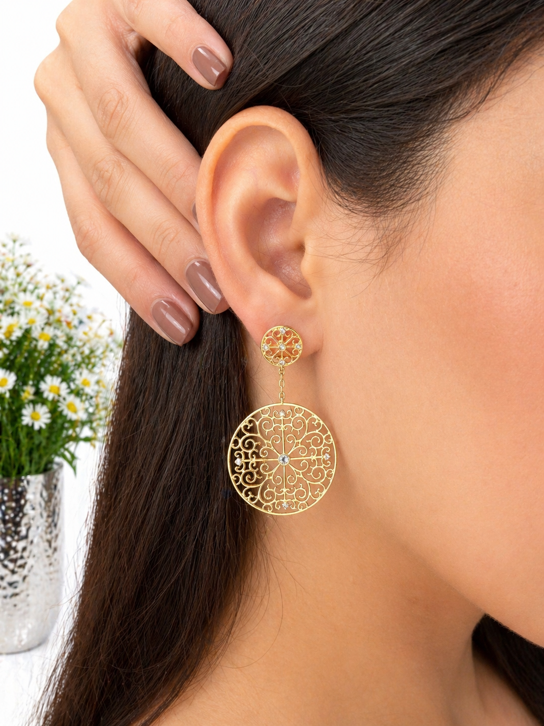 Brinco Mandala Vazado com Zircônias Banho de Ouro 18K - Imagem 2