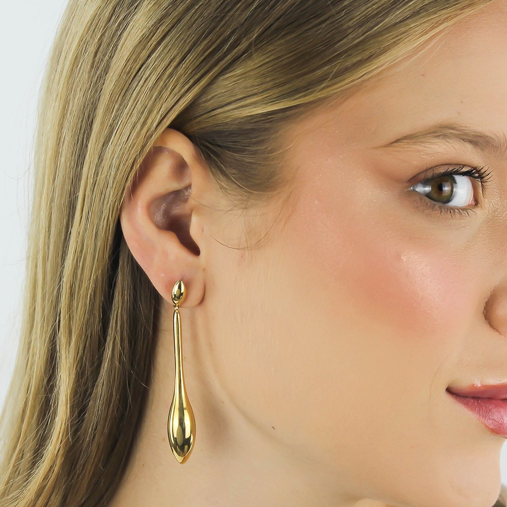 Brinco Longo Liso Folheado a Ouro 18K